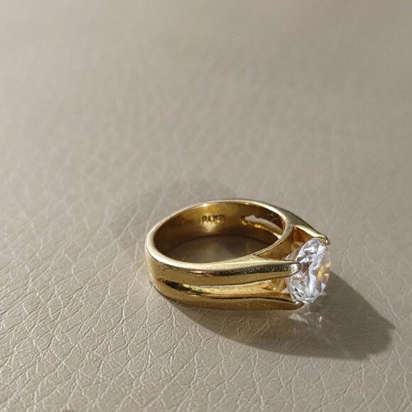 Gold Tone Ring 18KT GE 8mm Round Clear Simulated Diamond Center Stone - Picture 7 of 8